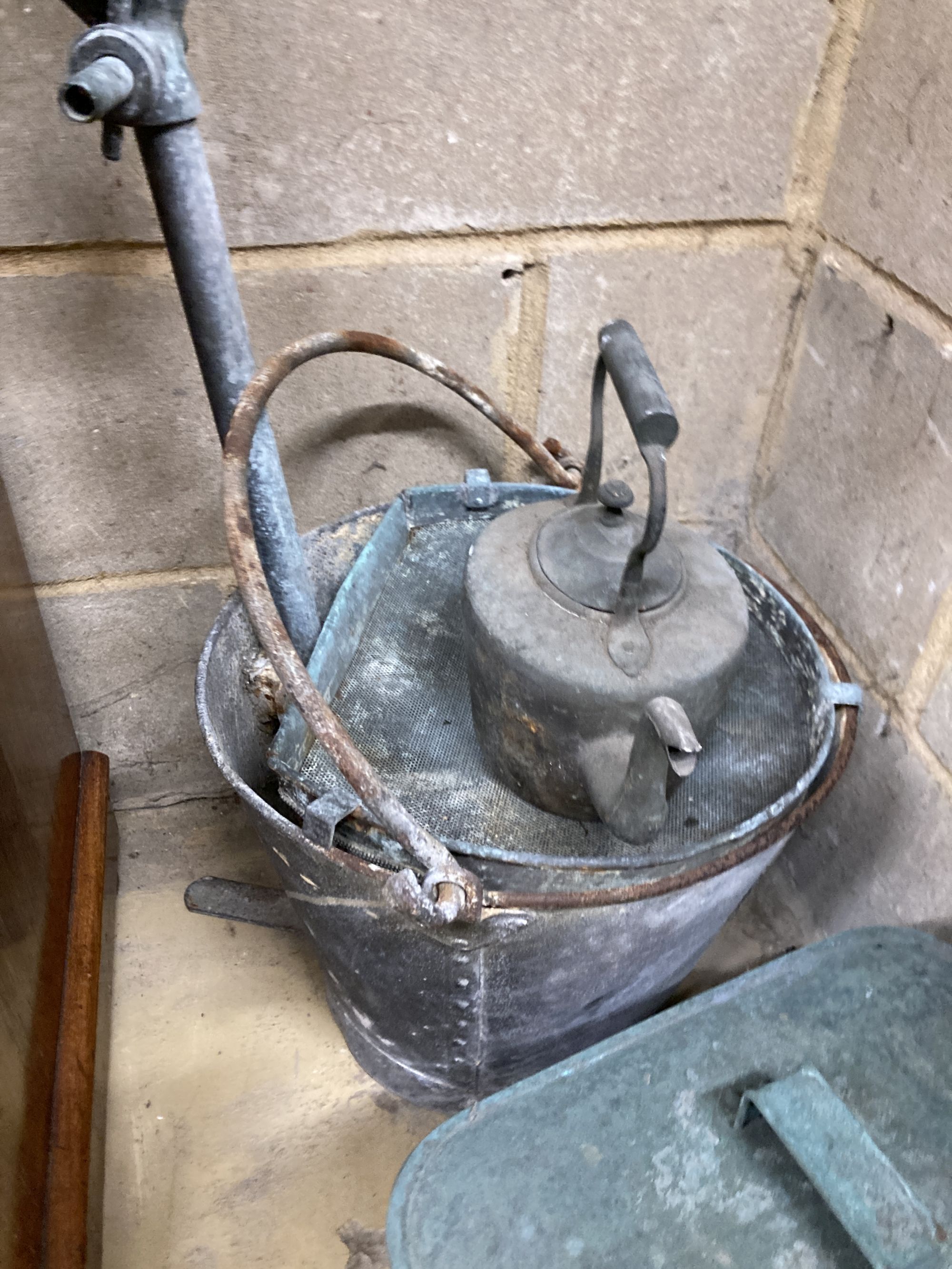 A Victorian copper pan, a kettle and a galvanised spray bucket